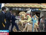 Le carrousel de la Tour Eiffel délogé de force