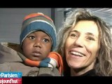 A Roissy, l'émotion des familles des enfants haïtiens adoptés