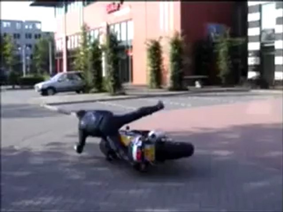 Extremer Motorrad Stunt geht fatal schief