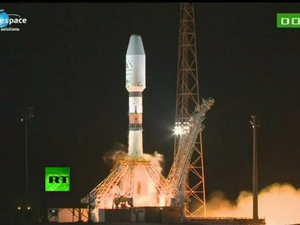 Video: Launch of Soyuz rocket with 6 satellites in French Guiana