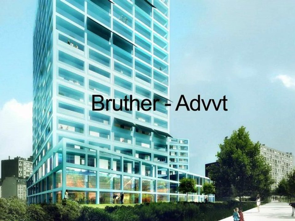 Regards filmés sur un futur immeuble de logements
