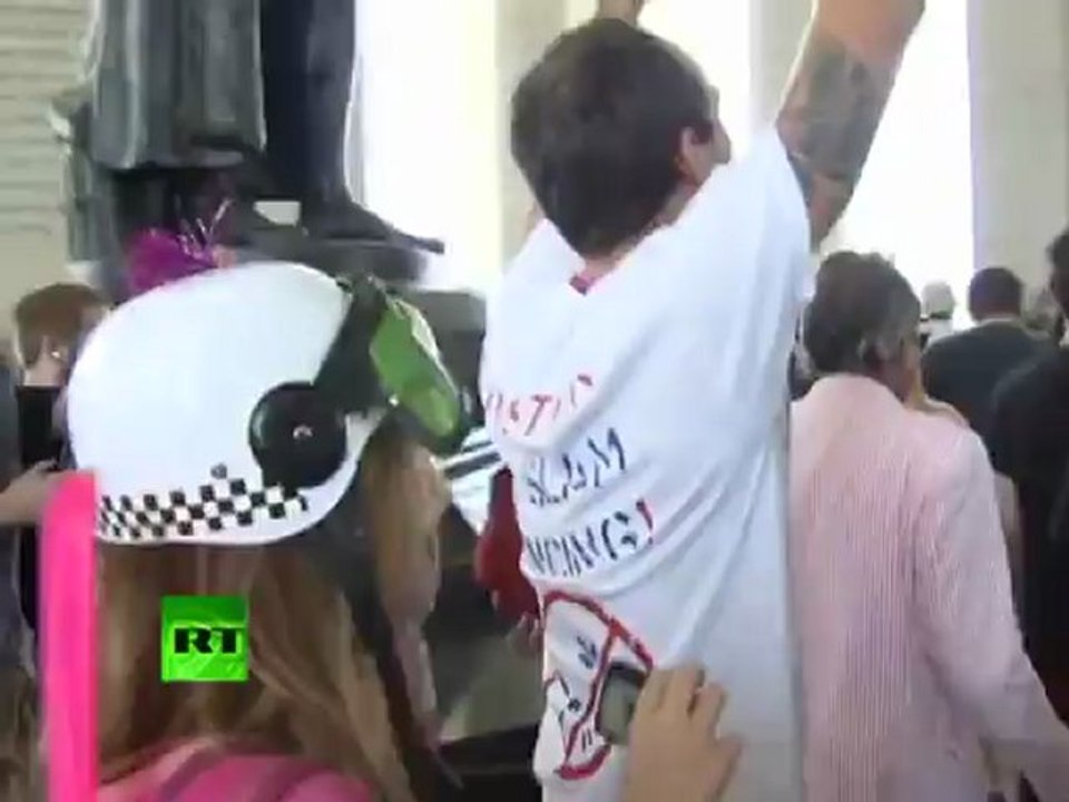 Video of Adam Kokesh dance flash mob at Jefferson Memorial, June 4, 2011
