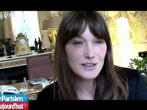 Carla Bruni-Sarkozy reçoit les lecteurs du Parisien à l'Elysée