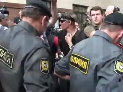 Как согласно заявлению МВД всемирно известный шахматист напал на полицейского и искусал