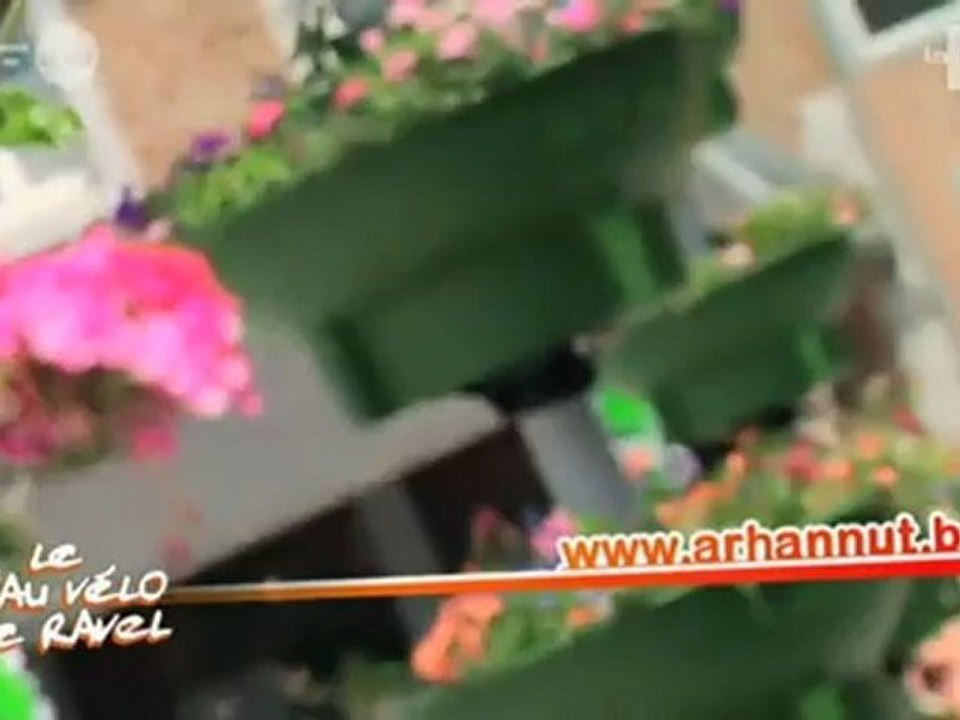 Le Beau Vélo de Ravel s'arrête à l'Athénée Royal de Hannut (août 2012) - extrait