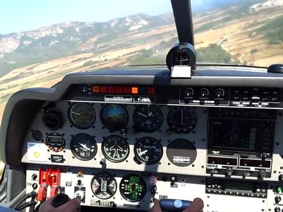 Atterrissage piste 36 à Calvi (LFKC) en DR400 Ecoflyer 155