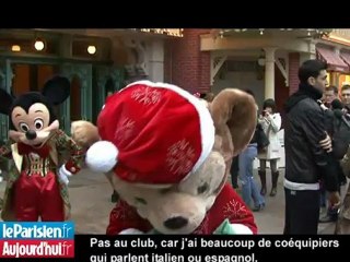 En balade à Disneyland, Pastore répond aux critiques.