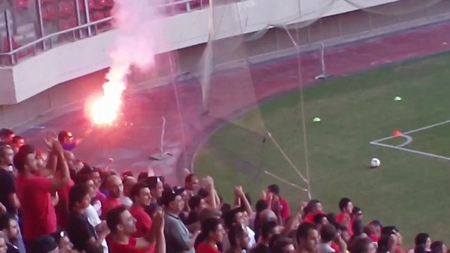 O λαός του Ολυμπιακού στην ανοικτή προπόνηση της Τρίτης (21/8) στο Γεώργιος Καραϊσκάκης