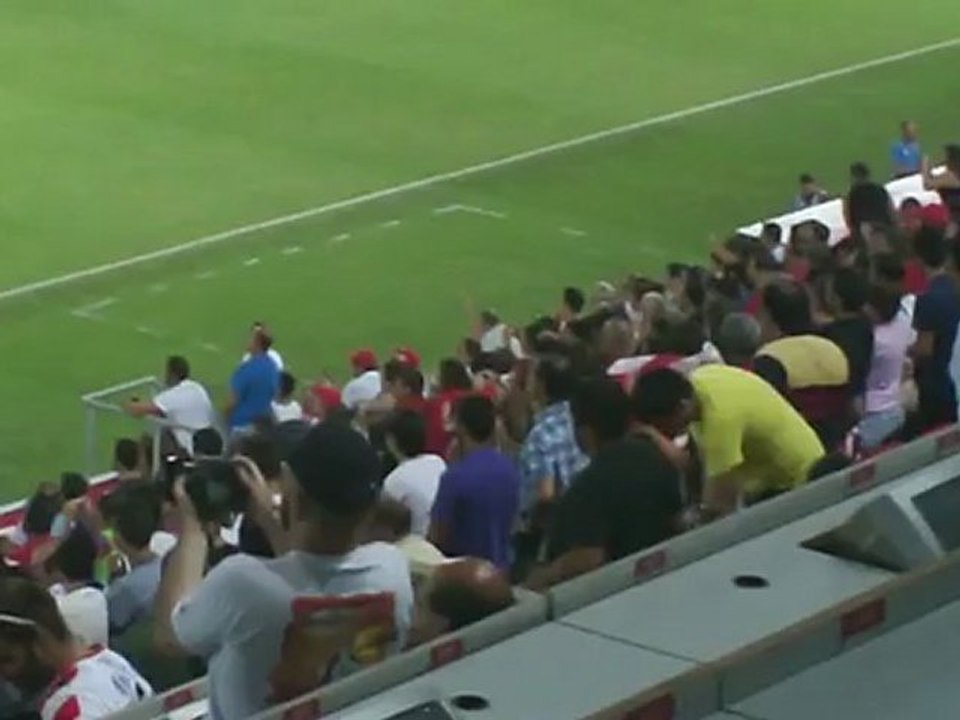 Το τέλος της ανοικτής προπόνησης της Τρίτης (21/8) στο "Γεώργιος Καραϊσκάκης"