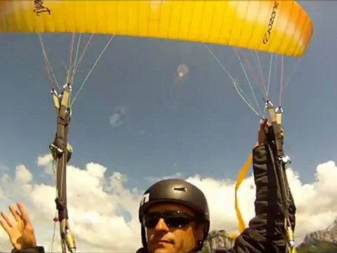 Essai de contrôle de trajectoire du Parapente avec fermeture asymétrique maintenue
