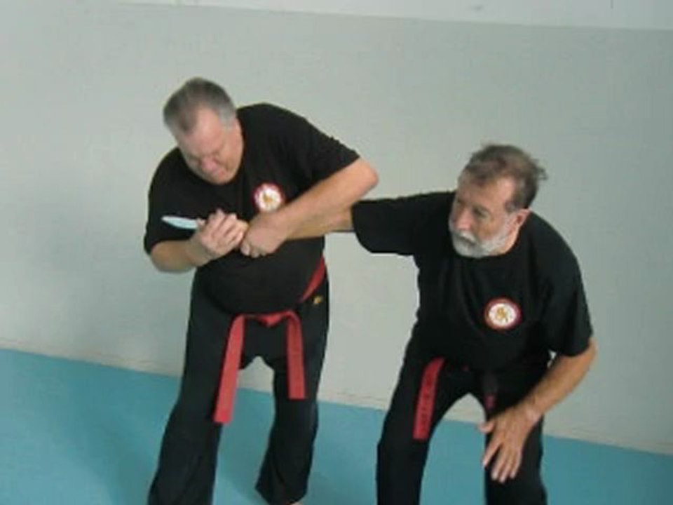Défense contre menace au couteau sur la nuque par le Professeur Castoldi