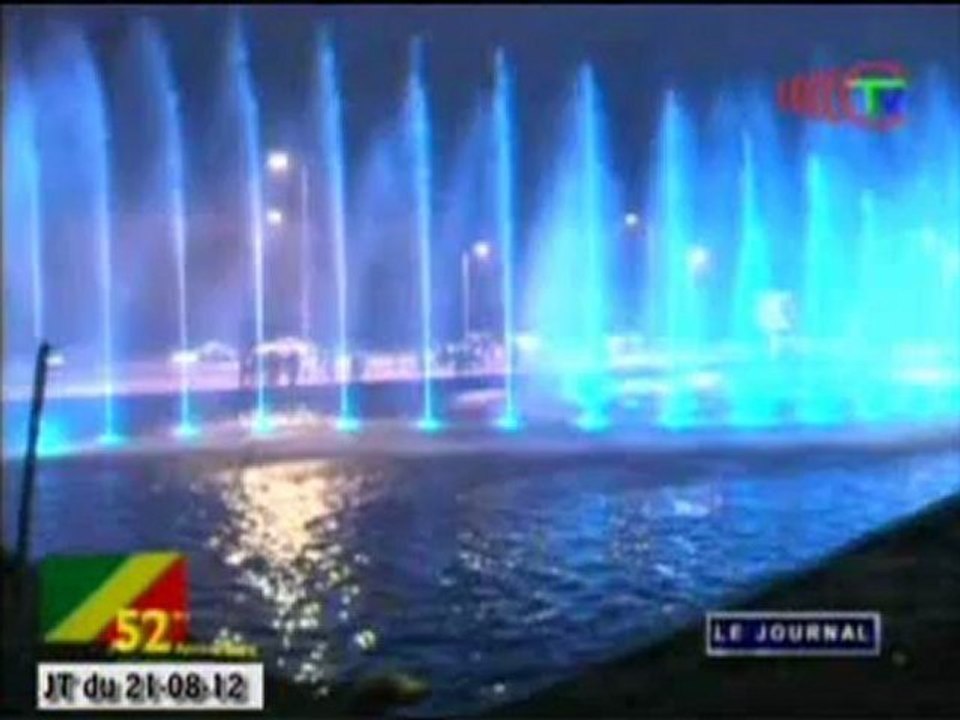 Spectacle son et lumière assorti par une fontaine à jet d’eau à Kinkala