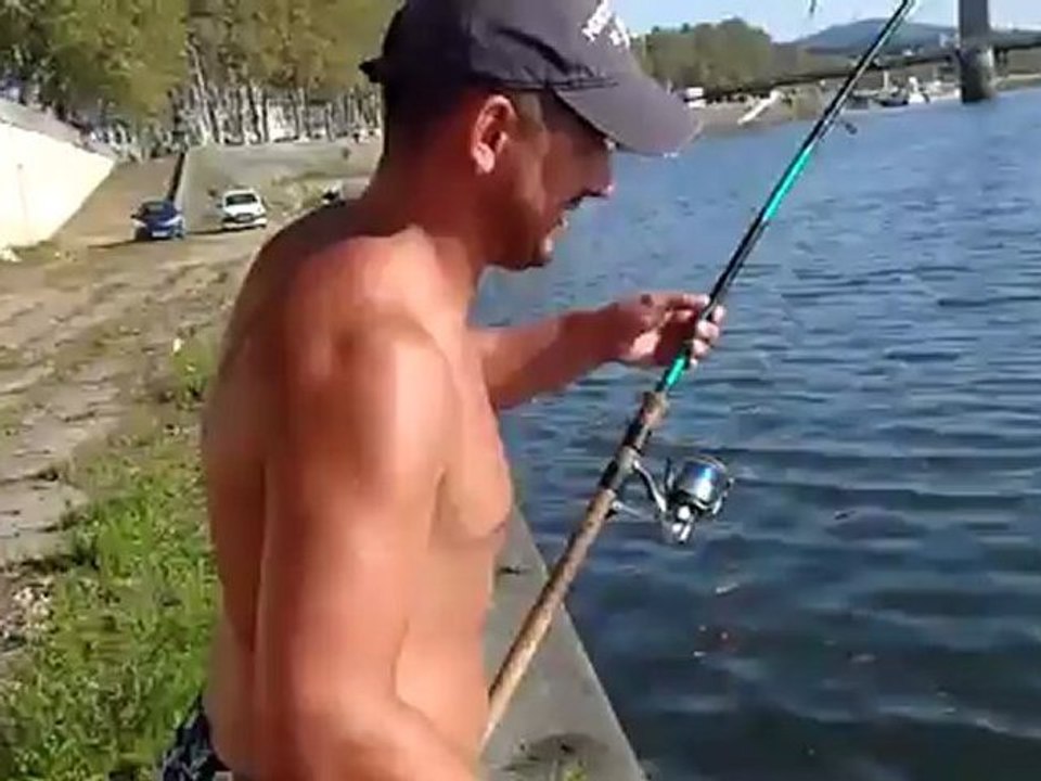 1ère carpe au feeder pour Sylvio du F.U.K le 22 08 2012