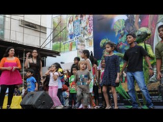 Farah Khan Dances With Kids & Aliens On Joker Song