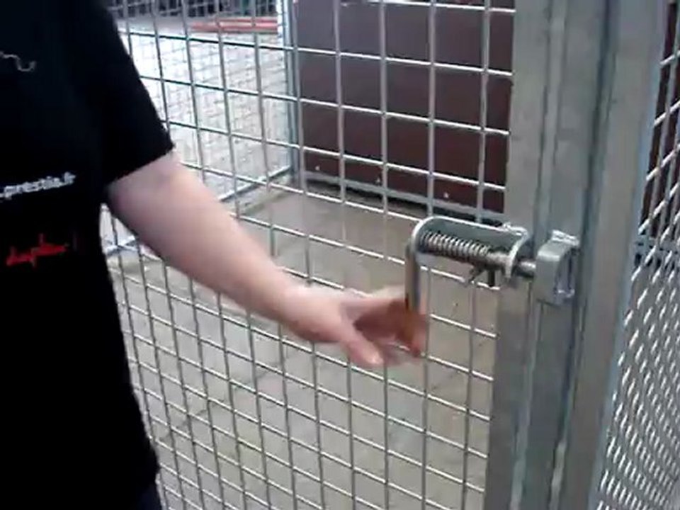 chenil avec sa porte et son verrou tout inox