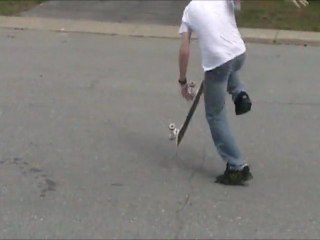 G tricks 5 : Comment faire un No-Comply Fingward Heelflip