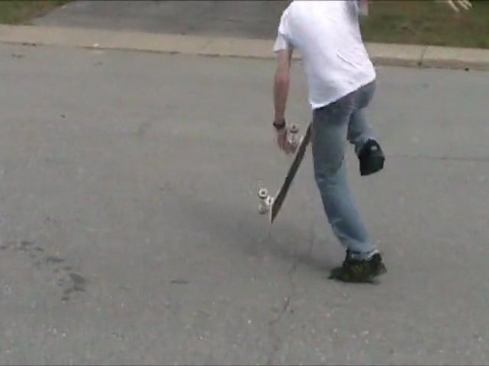 G tricks 5 : Comment faire un No-Comply Fingward Heelflip