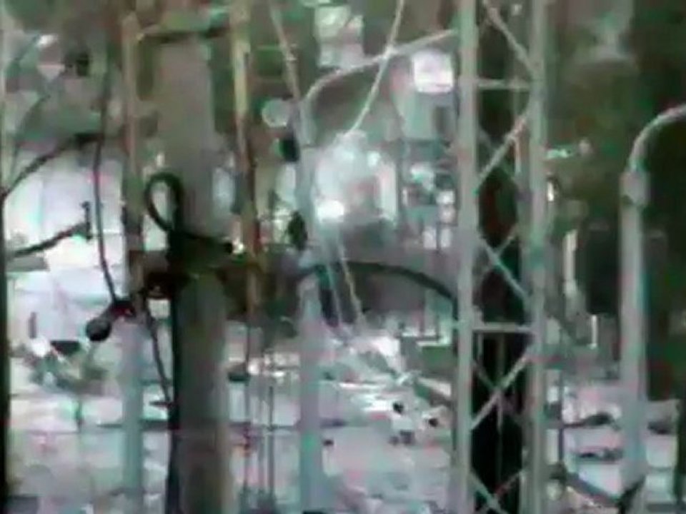 Syria فري برس  حلب  جريء جداً محاولة دبابة اقتحام أحد الشوارع واطلاق رصاص