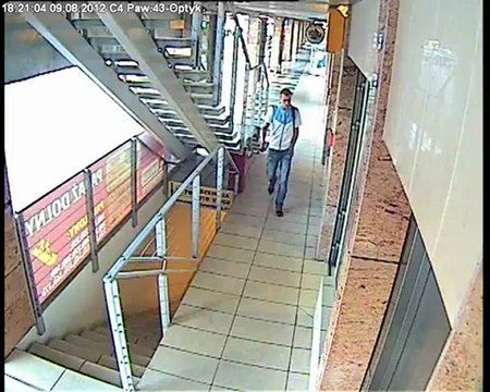 1,2,3 / 6 Kradzież roweru w Warszawie, w centrum miasta, dresiarz w niebieskiej bluzie