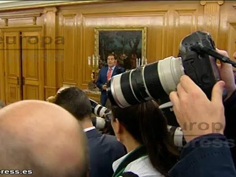 Rajoy analiza con el Rey la ayuda de los 400 euros