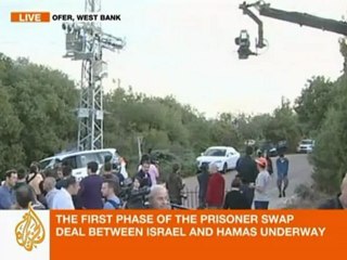 Israeli-Palestinian prisoner swap underway