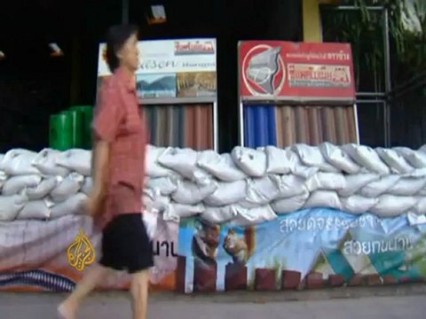 Advancing floods test Bangkok's defences