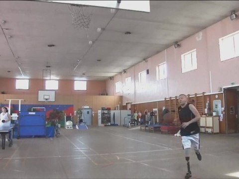 Essais Basket-Ball-course en dribbles et appuis (HD)