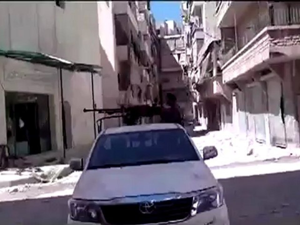 Syria فري برس  حلب - صلاح الدين __ علي ابواسماعيل يرمي قوات الأسد22-8