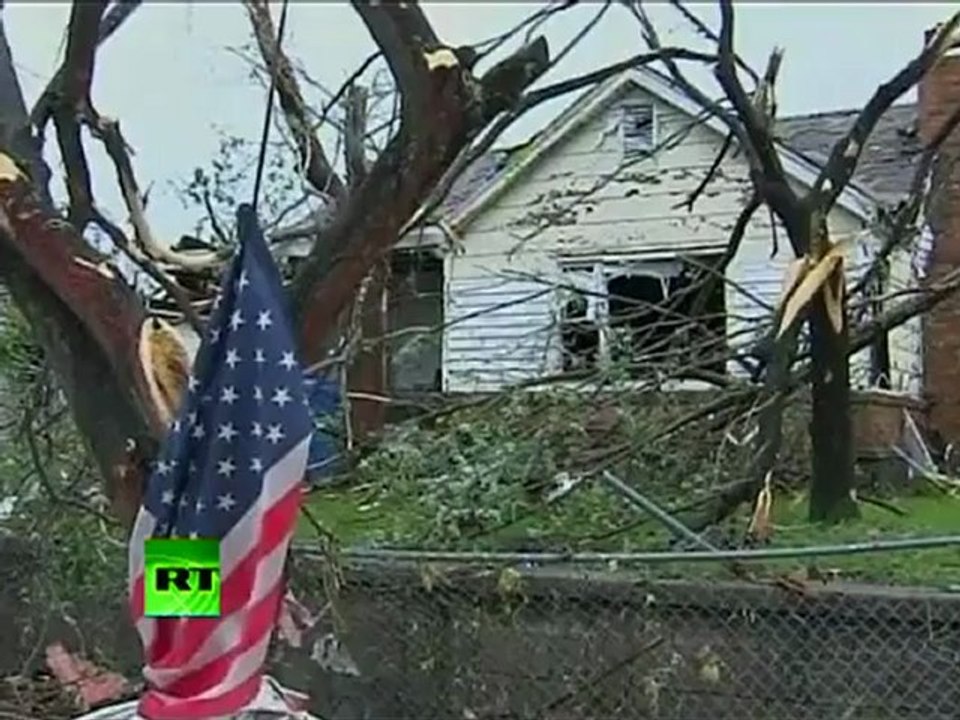 Joplin MO monster tornado caught on tape, city lies in ruins