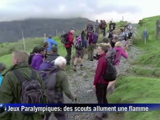 Jeux Paralympiques: la Flamme allumée à Snowdon, Pays de Galles