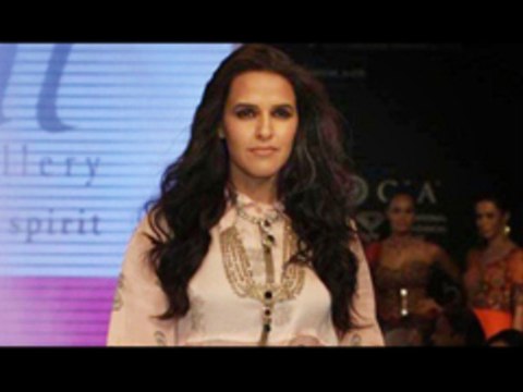 Neha Dhupia Walks The Ramp For Asmi @ IIJW 2012