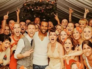 Craig David surprises couple at wedding