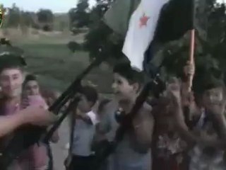 Syria فري برس  حمص _ الرائد أنور الحسين مع مجموعة من براعم الوطن23-8-2012
