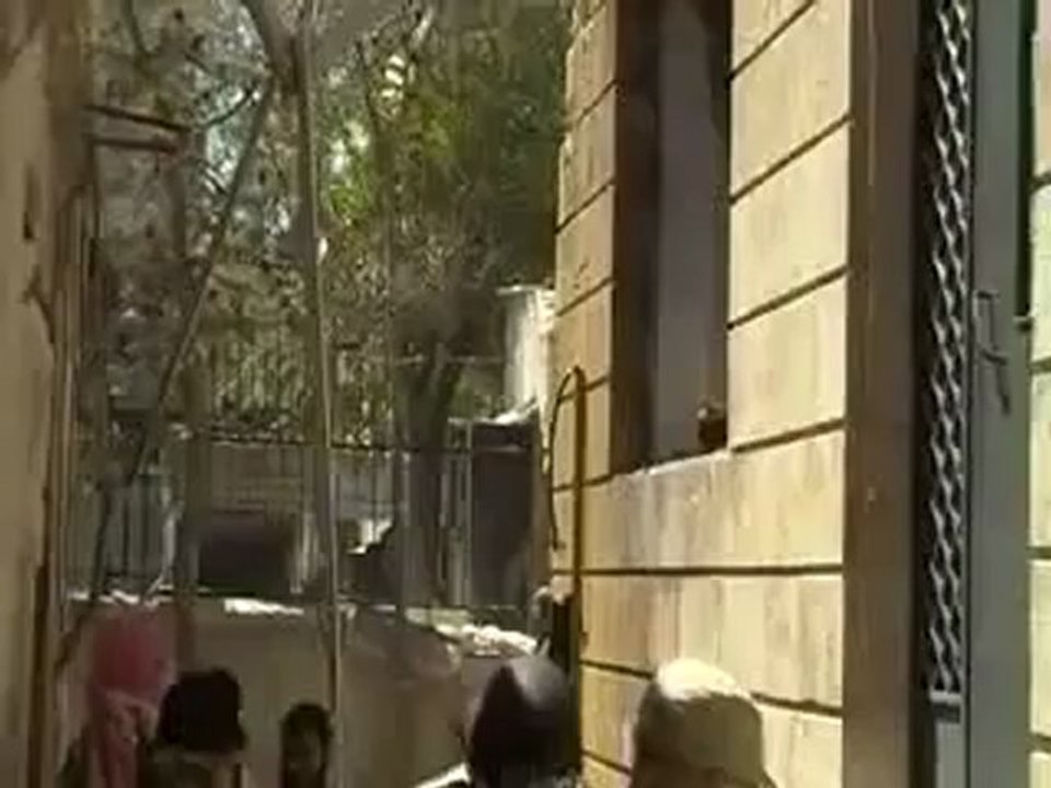 Syria فري برس  حلب  تقدم عناصر الجيش السوري الحر حي سيف الدولة  23-8-2012