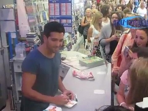 Elyas M'Barek Signierstunde zum DVD-Erscheinung von „Türkisch für Anfänger Müller Markt München