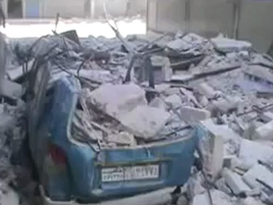 Syria فري برس  حلب بستان باشا اثا ر الدمار  23 8 2012 ج5
