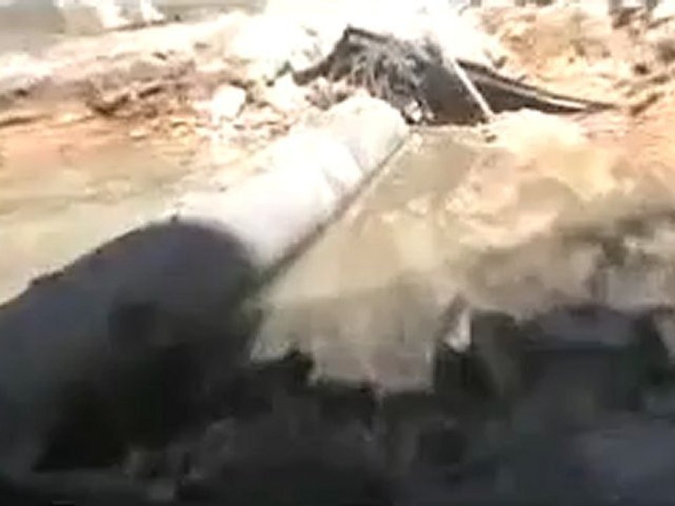 Syria فري برس  حلب بستان باشا اثا ر الدمار  23 8 2012 ج6