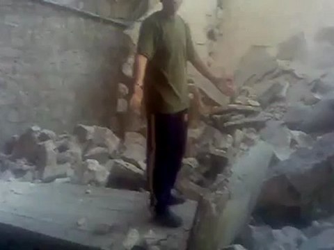 Syria فري برس حلب __ حي الجزماتي والميسرفي مدينة حلب من هنا مر الطيران الميغ والقا حقده على منازل المدنيين 23_8_2012