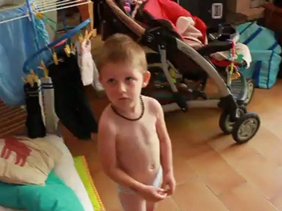 nono qui teste la kinect avec gaby...