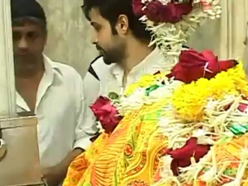 Emraan Hashmi VISITS Mahim Durga
