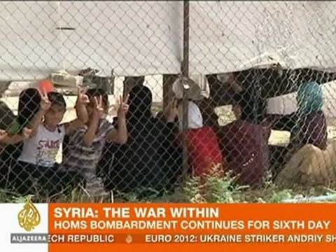 Civilians 'trapped in besieged Homs'