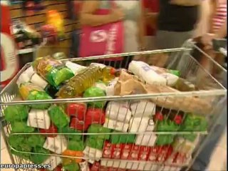 Acto de "expropiación de alimentos" en el Carrefour de Mérida