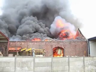 Terrible incendie dans une exploitation agricole à Marcoing