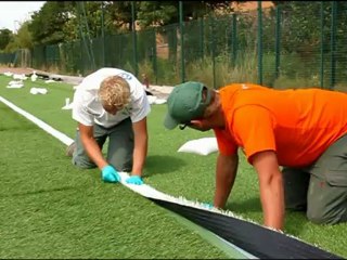 Sablage du terrain synthétique