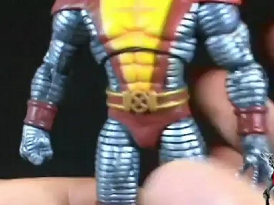 Toy Spot - Hasbro Marvel Universe Colossus