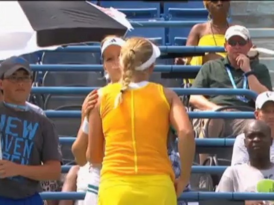 Wozniacki gibt auf - Kirilenko zieht ins Finale ein