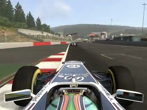 F1 2011 - GP de Belgique - Kier vs Barrichello & Petrov en onboard