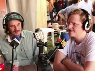 Télécharger la video: The Bewitched Hands en Interview - Le Mouv' à Rock en Seine