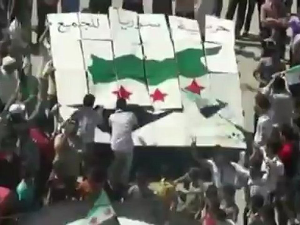Syria فري برس  حلب-الباب__لوحة متحركة رائعة جداً-جمعة لا تحزني درعا 24-8-2012