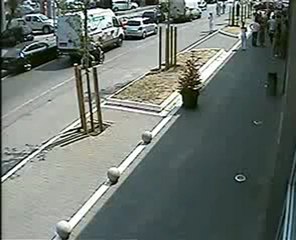 Napad na policiju od strane urednika Nin-a Vladimira Piacuna